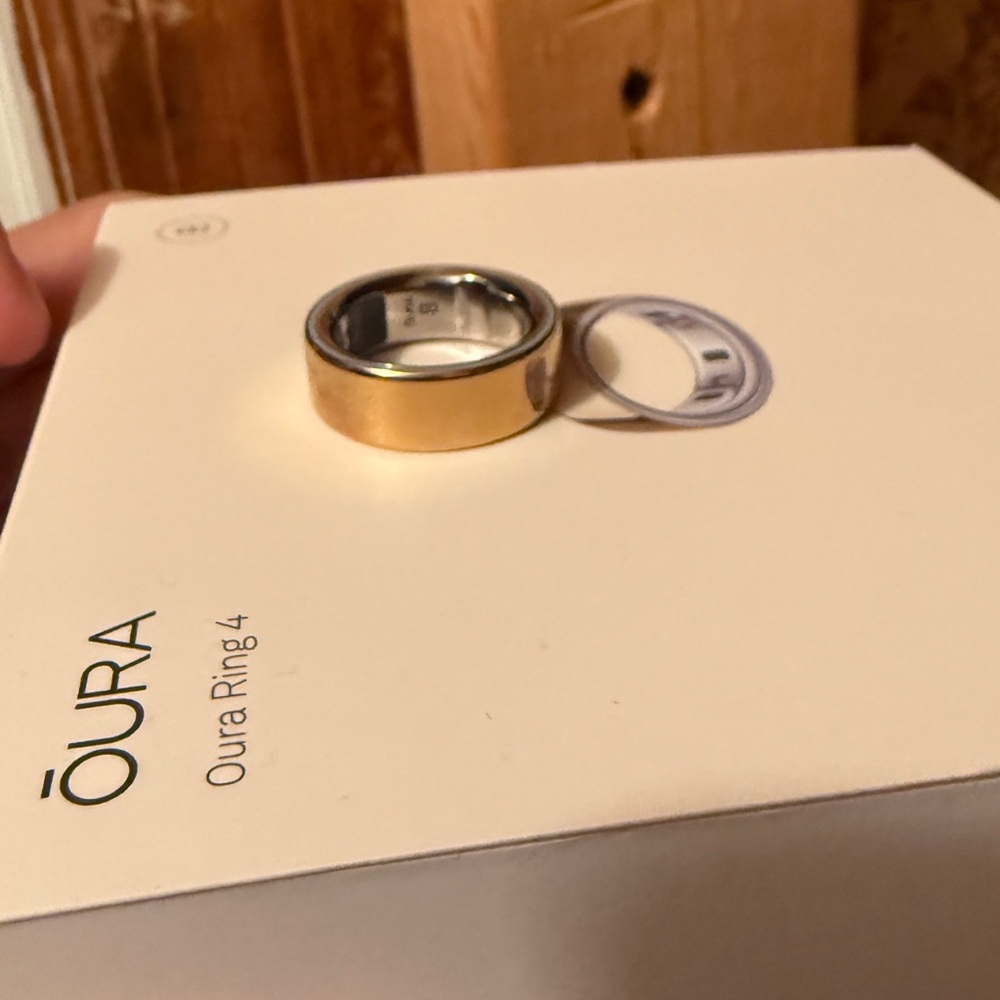 Oura Ring in Gold 4 size 8 (I bought one week ago)